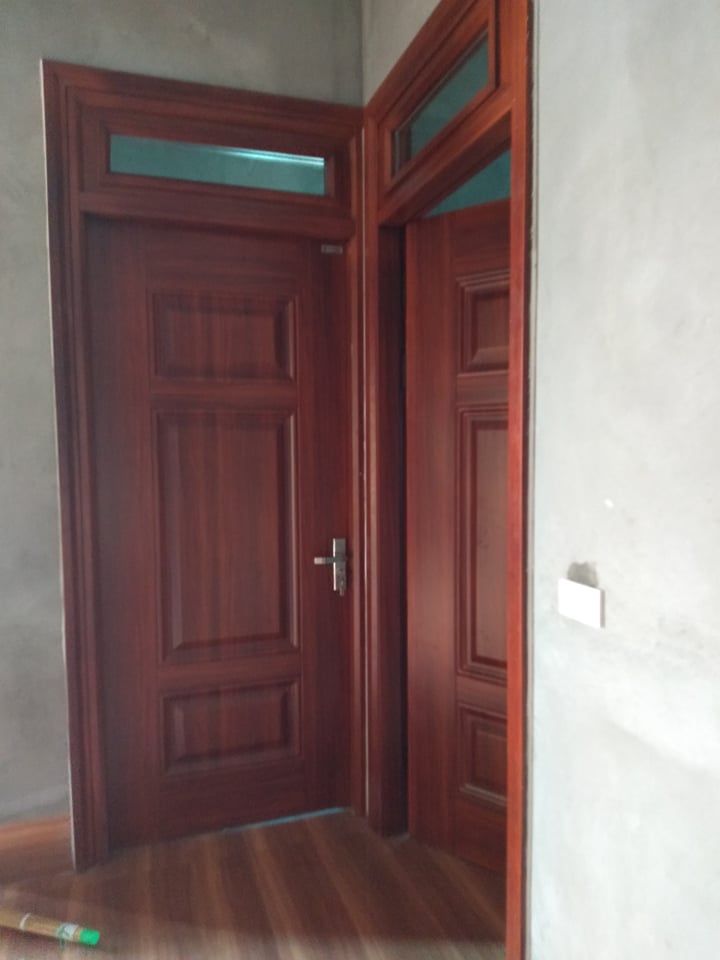 công trình thi công cửa thép vân gỗ