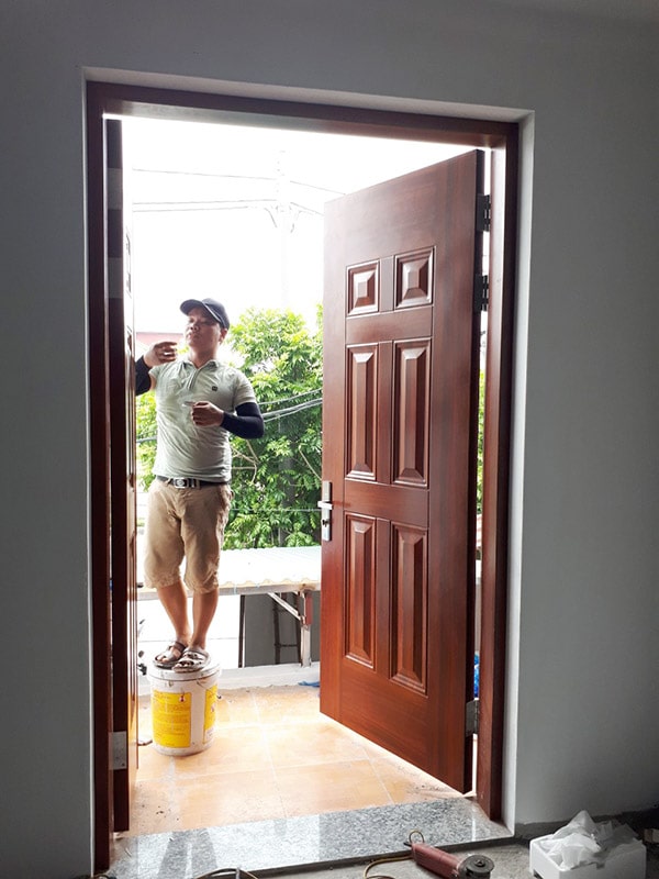 cua thep chong chay van go 2